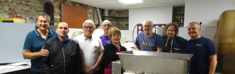 Vinification 2025 avec l'équipe de l'association et Sylviane oenologue pour le Clos Montmartre